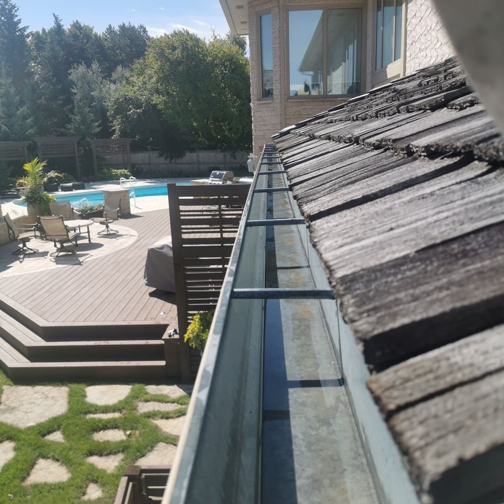 eavestrough cleaning